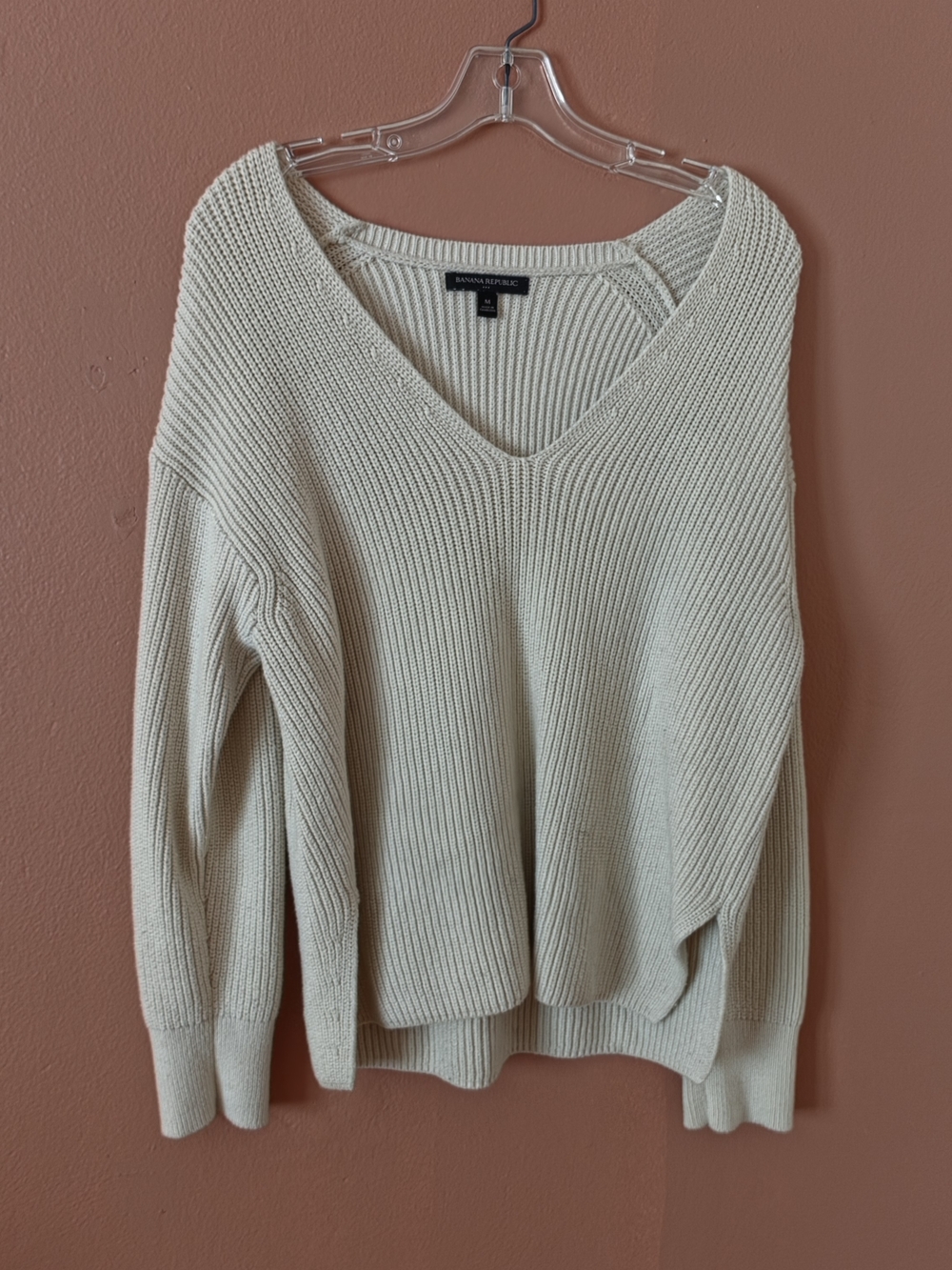 Banana Republic Medium Light Cream V-Neck Ribbed Sweater